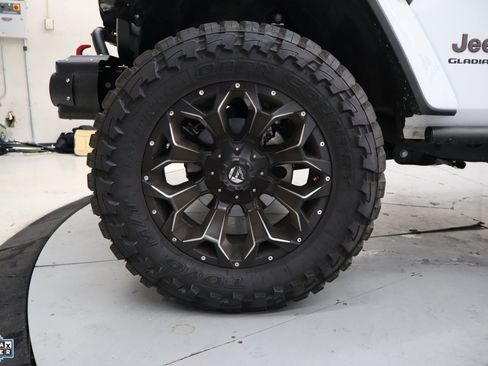 Used 2022 Jeep Gladiator Rubicon w/ Cold Weather Group image 10