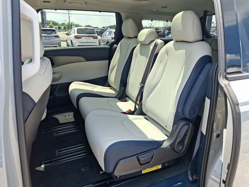 New 2026 Kia Carnival SX w/ SX Dark Edition Package FWD image 11