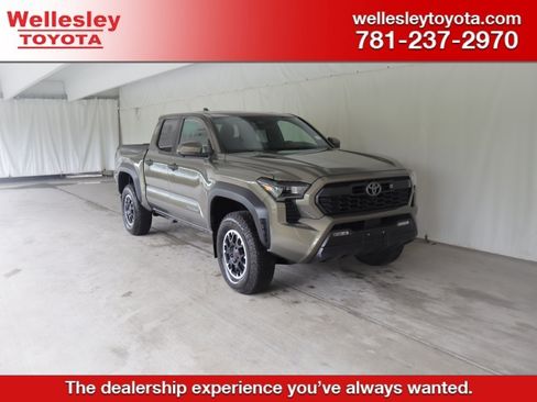 Used 2024 Toyota Tacoma TRD Off-Road w/ TRD Off Road Premium Package AWD/4WD image 1