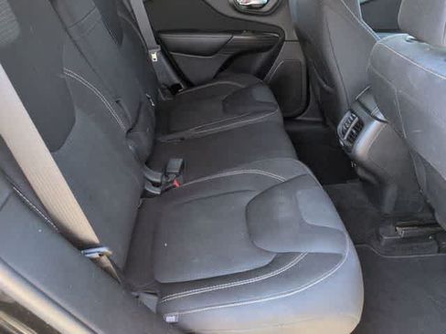 Used 2016 Jeep Cherokee Latitude FWD image 20