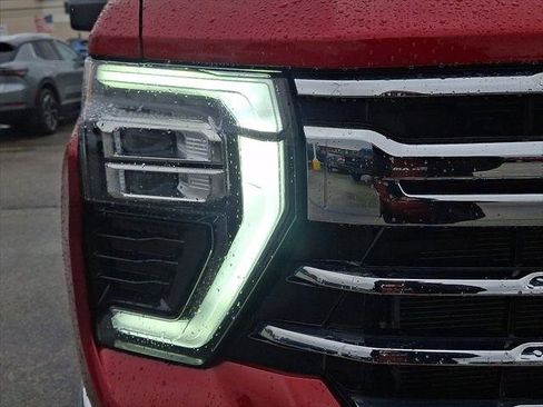 Used 2025 Chevrolet Silverado 2500 LTZ w/ LTZ Convenience Package AWD/4WD image 9