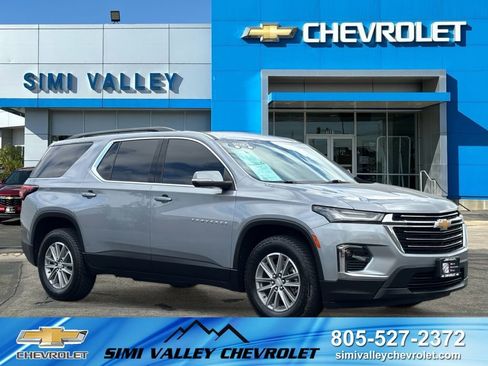 Certified 2023 Chevrolet Traverse LT FWD image 1