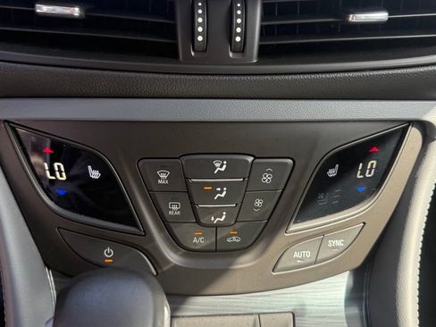 Used 2019 Buick Envision Essence FWD image 20