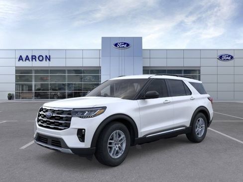 Used 2025 Ford Explorer Active w/ Active Comfort Package RWD image 2