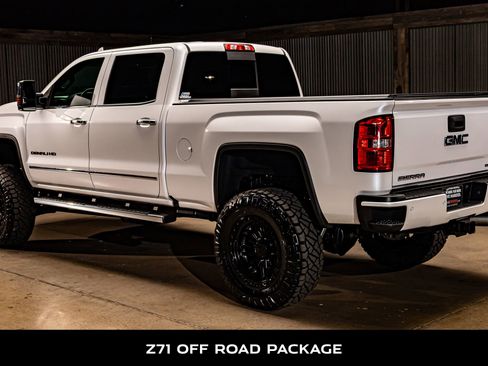 Used 2018 GMC Sierra 3500 Denali w/ Duramax Plus Package image 7