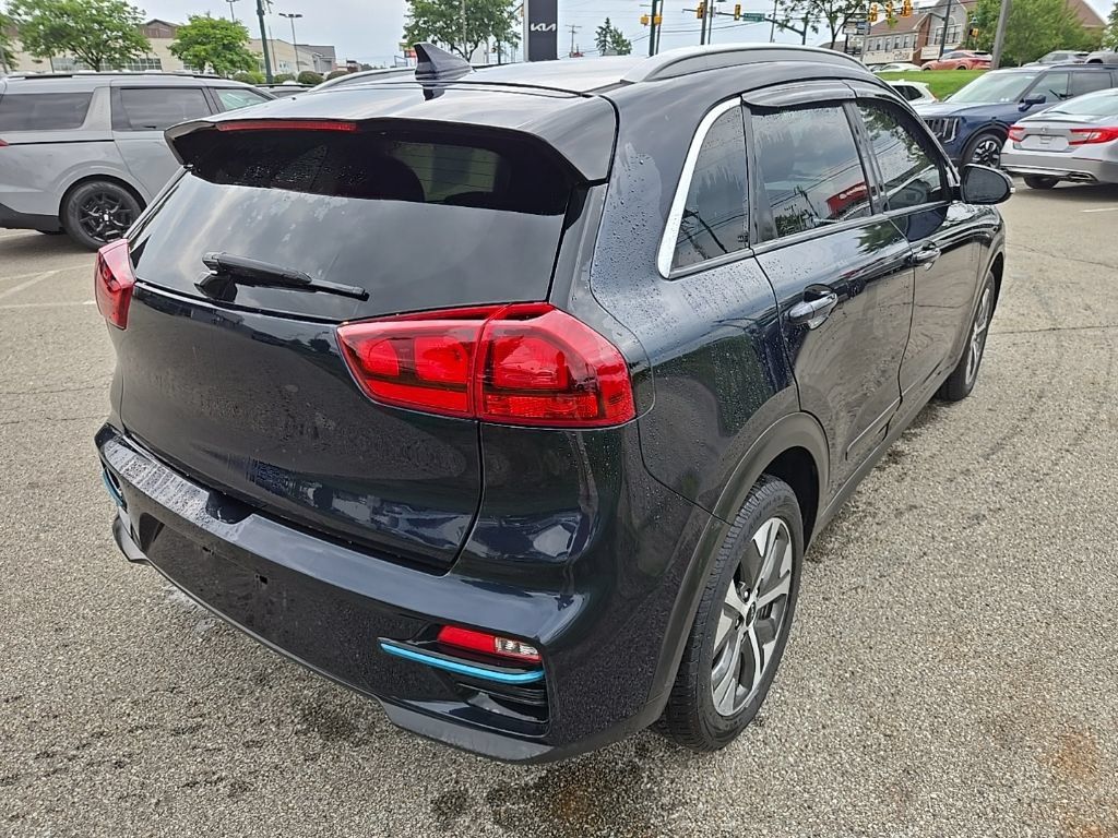 Used 2022 Kia Niro EX w/ Cold Weather Package FWD image 3