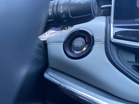 Used 2022 Jeep Compass Limited w/ Sun and Sound Group image 23