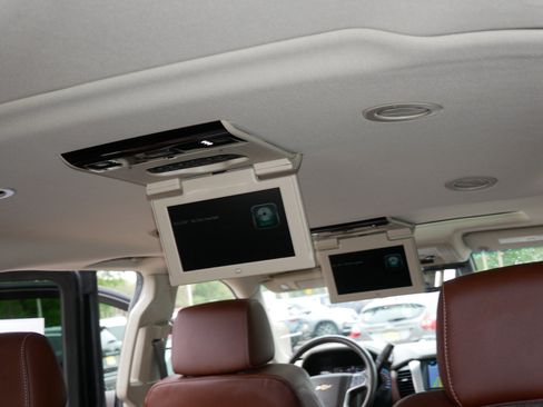 Used 2020 Chevrolet Suburban Premier AWD/4WD image 35