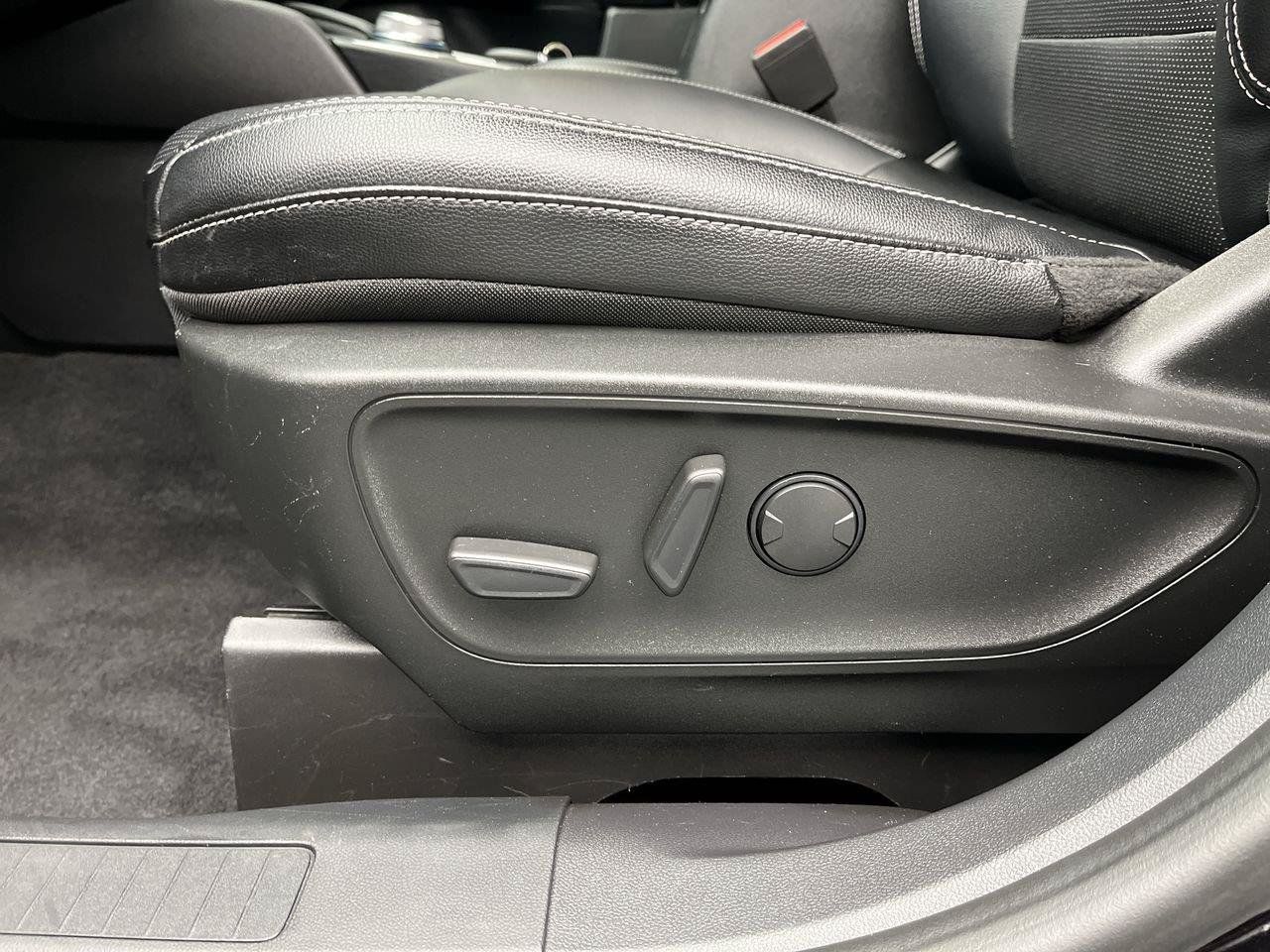 Used 2022 Ford Escape SEL w/ Technology Package AWD/4WD image 11