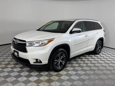 Used 2016 Toyota Highlander XLE AWD/4WD image 8