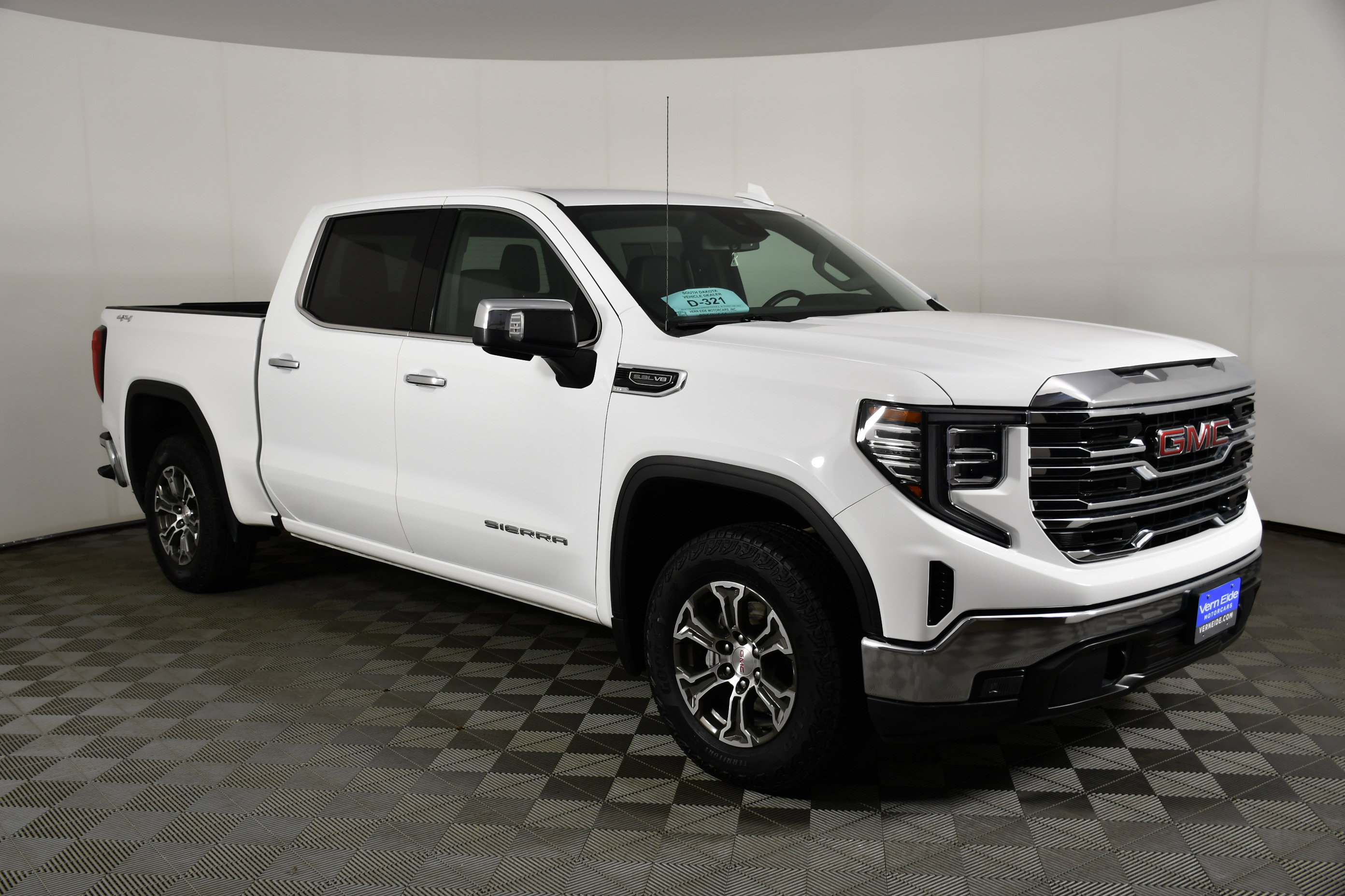Used 2026 GMC Sierra 1500 SLT AWD/4WD image 4