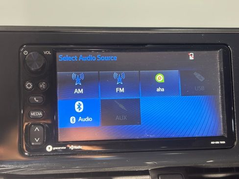 Used 2018 Toyota C-HR XLE image 16