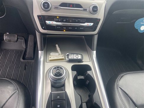 Used 2022 Ford Explorer XLT w/ Equipment Group 202A image 18