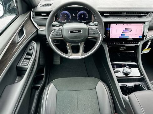 New 2026 Jeep Grand Cherokee Altitude AWD/4WD image 17