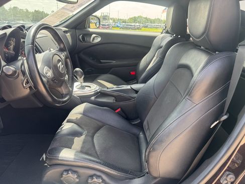 Used 2014 Nissan 370Z Touring RWD image 9