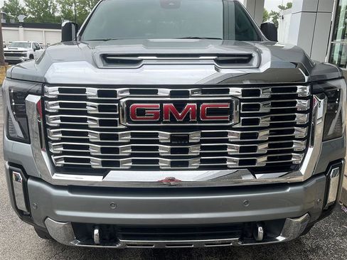 Used 2025 GMC Sierra 2500 Denali w/ Denali Reserve Package AWD/4WD image 3
