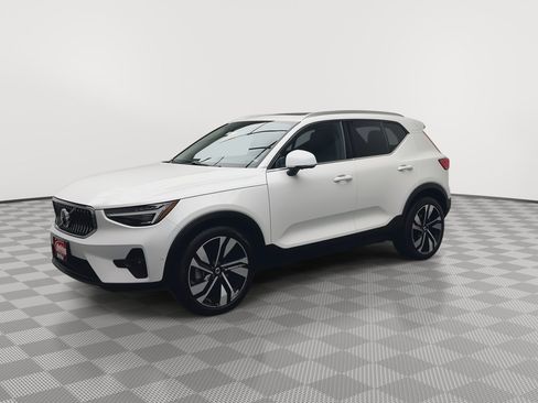 Used 2023 Volvo XC40 B5 Ultimate w/ Protection Package Premier AWD/4WD image 36