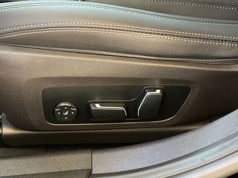 Used 2025 BMW 330i Sedan w/ Convenience Package image 24