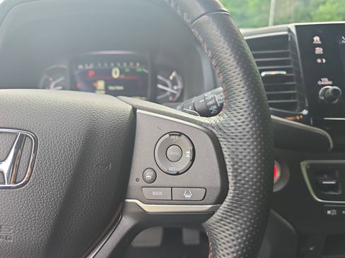 Used 2024 Honda Passport TrailSport image 17