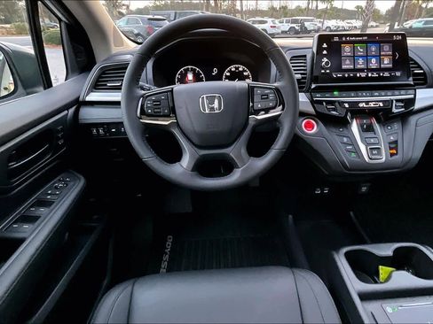 Certified 2026 Honda Odyssey EX-L image 6