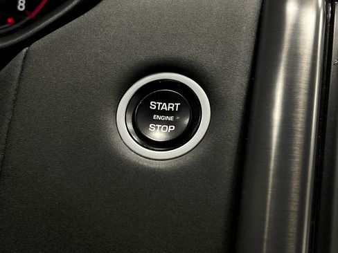 Used 2020 Land Rover Discovery Landmark image 23