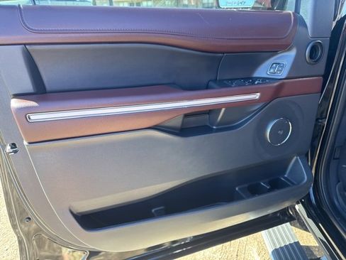 Used 2024 Ford Expedition Limited image 34