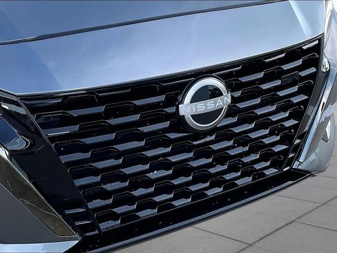 Used 2025 Nissan Altima 2.5 SV FWD image 27