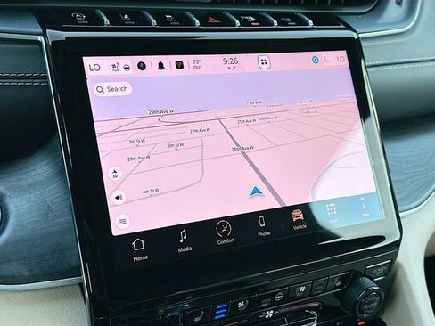 Used 2025 Jeep Grand Cherokee Limited w/ Luxury Tech Group II image 13