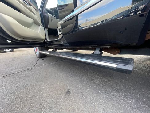 Used 2017 Cadillac Escalade Premium Luxury AWD/4WD image 26