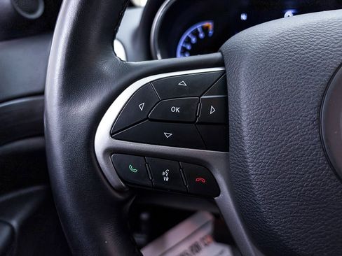 Used 2021 Jeep Grand Cherokee Laredo X image 30