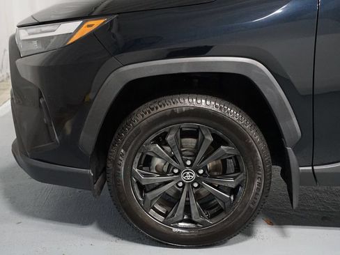 Certified 2022 Toyota RAV4 XLE Premium AWD/4WD image 5