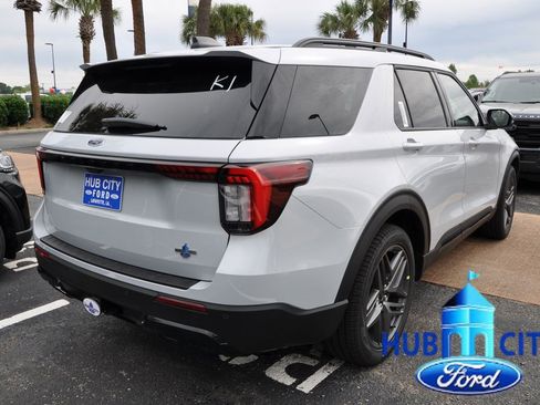 New 2026 Ford Explorer ST-Line RWD image 5
