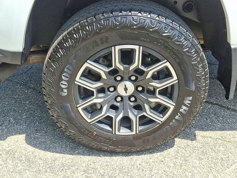 Used 2023 Chevrolet Colorado Z71 w/ Z71 Convenience Package 2 AWD/4WD image 10