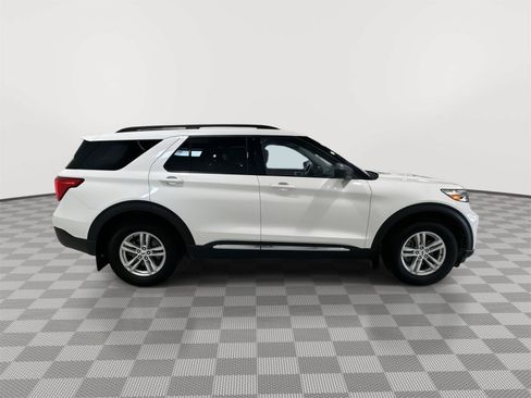 Used 2022 Ford Explorer XLT w/ Equipment Group 202A AWD/4WD image 6