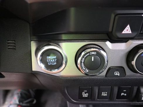 Used 2022 Toyota Tacoma Limited AWD/4WD image 22