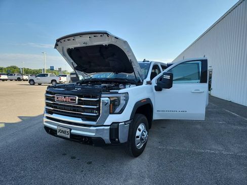 Used 2025 GMC Sierra 3500 SLE w/ SLE Value Package AWD/4WD image 31