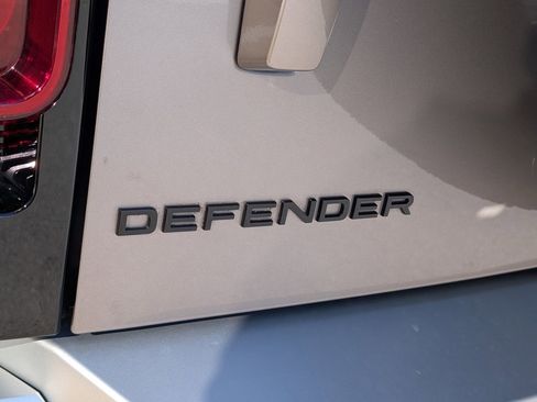 Used 2023 Land Rover Defender 110 S image 33