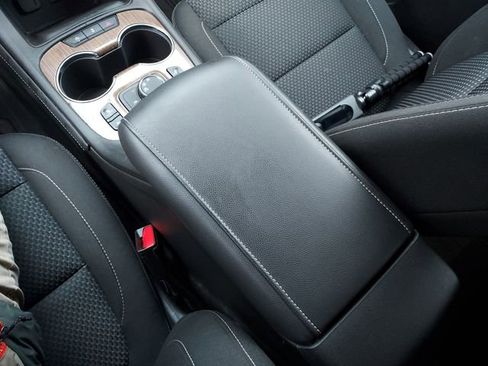 Used 2023 GMC Acadia SLE w/ Driver Convenience Package image 24