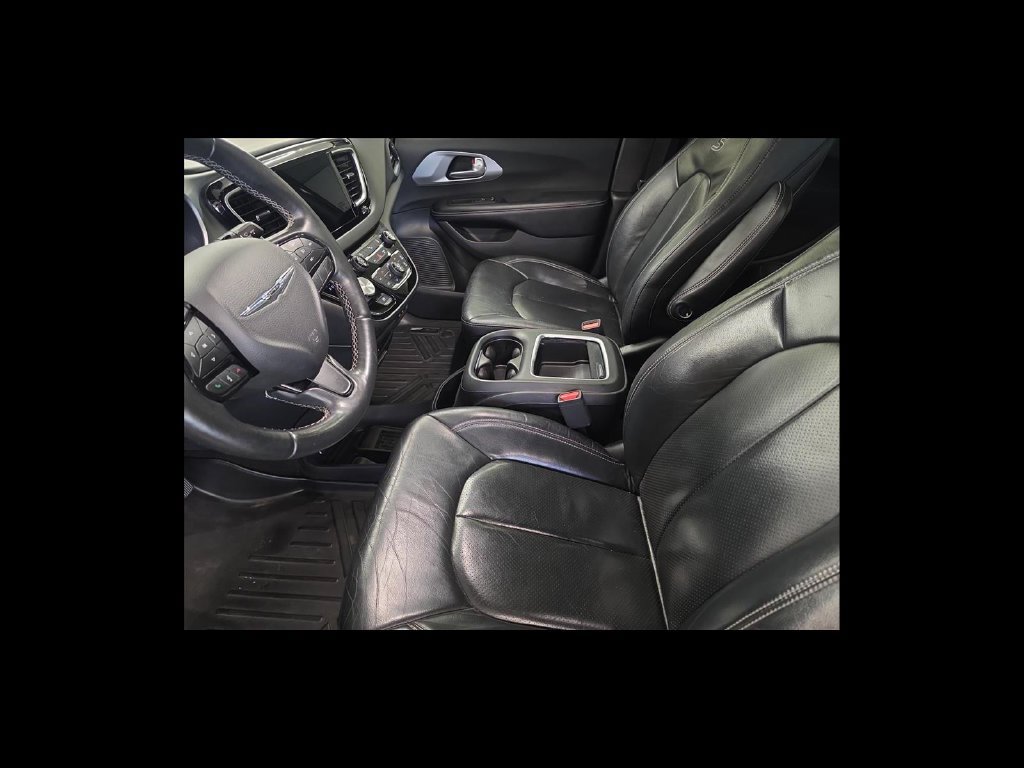 Used 2018 Chrysler Pacifica Touring-L Plus FWD image 11