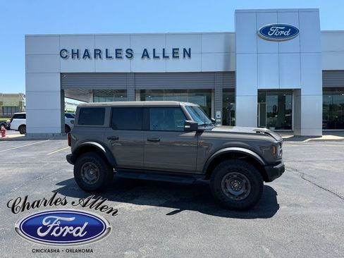 Used 2025 Ford Bronco Badlands AWD/4WD image 2