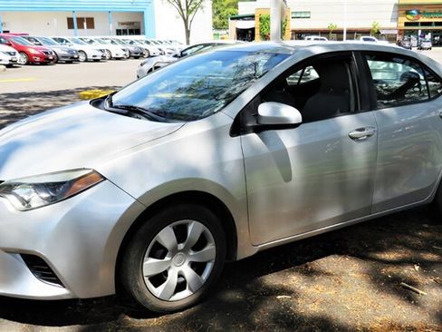 Used 2015 Toyota Corolla LE FWD image 1