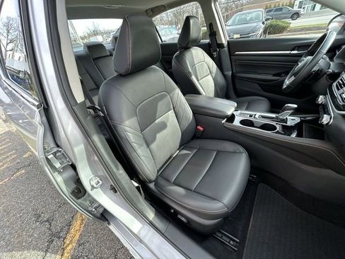 Used 2023 Nissan Altima 2.5 SR w/ SR Premium Package image 25