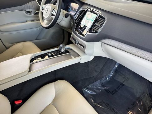 Certified 2025 Volvo XC90 T8 Plus w/ Protection Package Premier AWD/4WD image 16