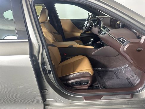 Used 2020 Lexus ES 300h w/ Premium Package image 13