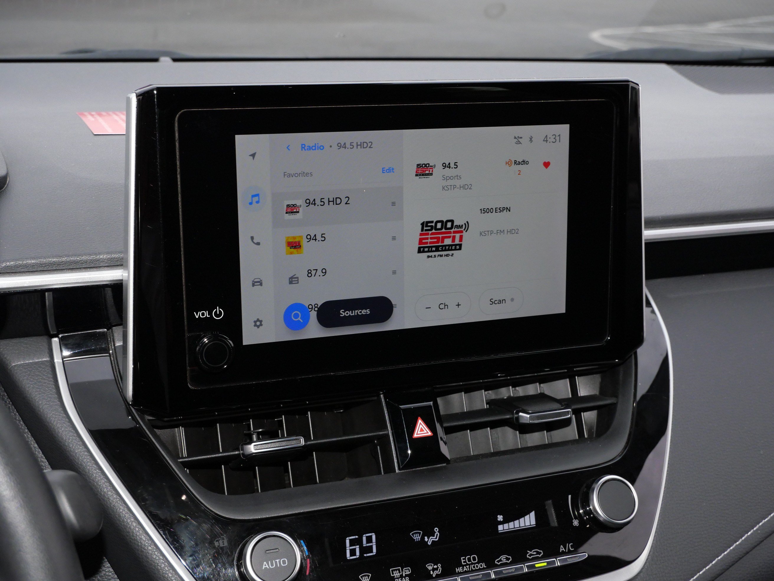 Used 2025 Toyota Corolla SE FWD image 22