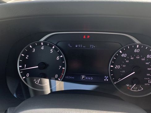 Used 2025 Nissan Frontier SV image 22