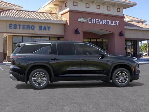 New 2027 Chevrolet Traverse LT w/ Driver Confidence Package FWD image 4