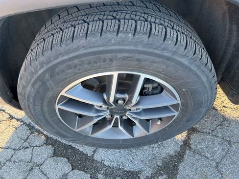 Used 2021 Jeep Grand Cherokee Limited w/ Luxury Group II image 8