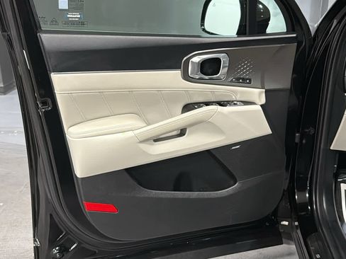 Used 2023 Kia Sorento SX Prestige w/ Panoramic Sunroof Package AWD/4WD image 9