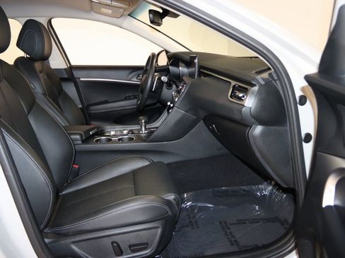 Used 2025 Genesis G70 2.5T image 51